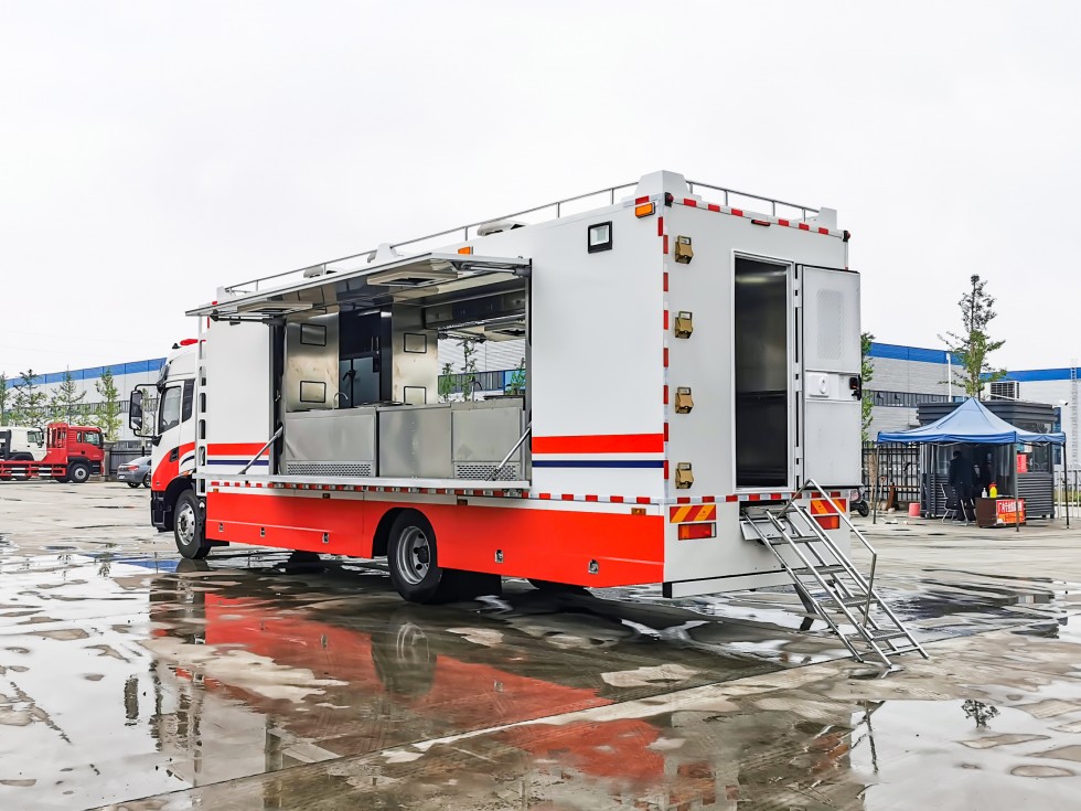 東風天錦餐車-可供300人就餐